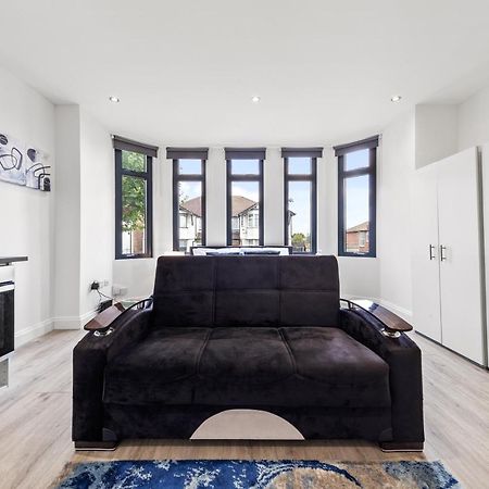 Comfy 1Bdr - 30Mins To Central Ldn - Parking The Hyde Zewnętrze zdjęcie