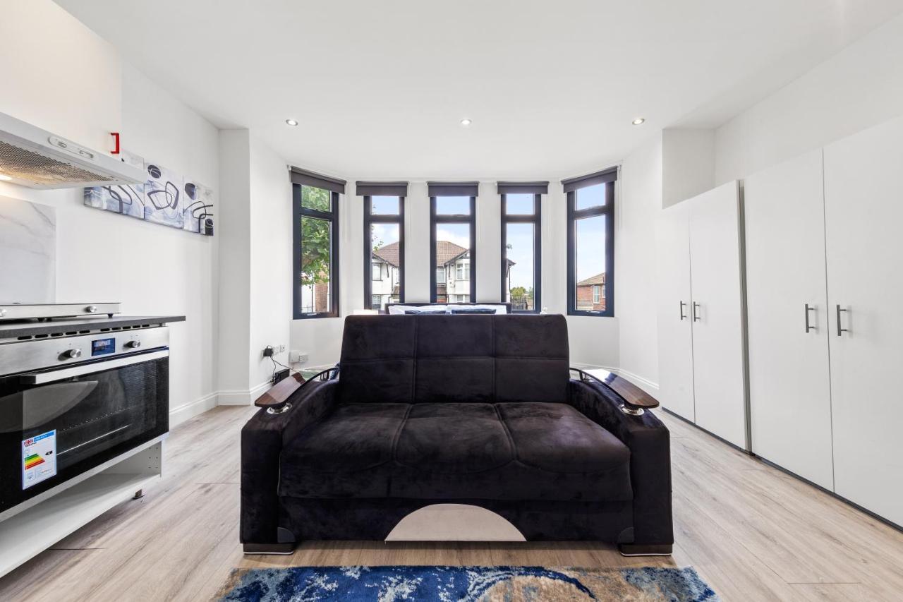 Comfy 1Bdr - 30Mins To Central Ldn - Parking The Hyde Zewnętrze zdjęcie